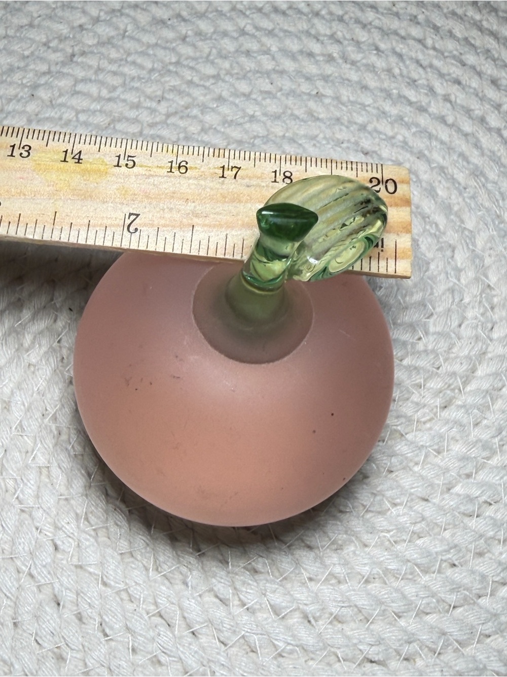 Vintage Pink Art Glass Apple Paperweight Green Stem Leaf Fruit Decor - Picture 14 of 14